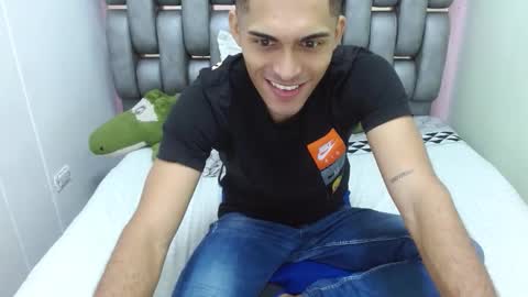 Snapshot of derek_storm_ chatting on October 2025 10:34:02 AM D E R E K online show from October 2025 10:34:02 AM