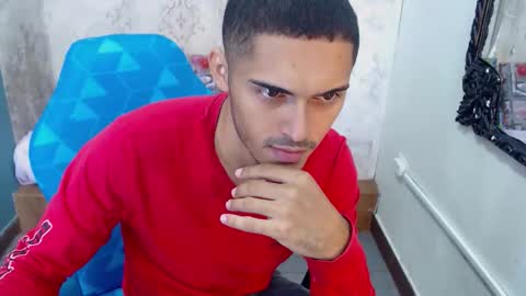 Snapshot of derek_storm_ chatting on October 2025 10:49:01 AM D E R E K online show from October 2025 10:49:01 AM