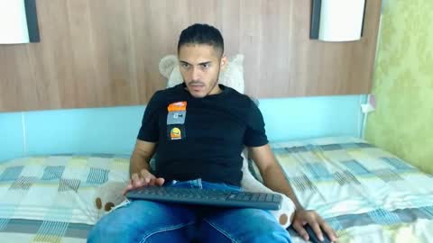 Snapshot of derek_storm_ chatting on December 2025 12:14:02 PM D E R E K online show from December 2025 12:14:02 PM