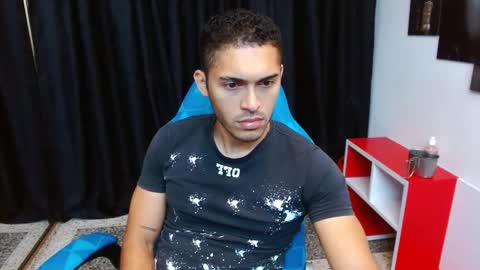 Snapshot of derek_storm_ chatting on December 2025 12:35:02 PM D E R E K online show from December 2025 12:35:02 PM