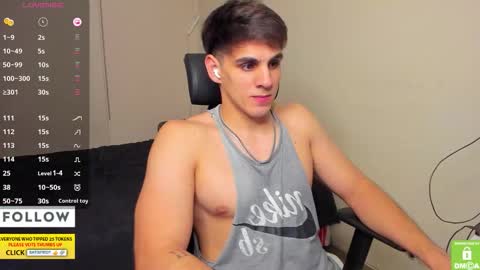 Snapshot of derekcb chatting on November 2025 10:53:02 PM Derekcb online show from November 2025 10:53:02 PM