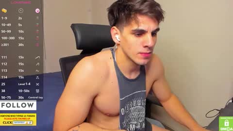 Snapshot of derekcb chatting on November 2025 02:43:02 PM Derekcb online show from November 2025 02:43:02 PM