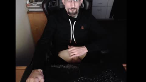 Snapshot of dermattes chatting on December 2024 04:36:01 PM dermattes online show from December 2024 04:36:01 PM