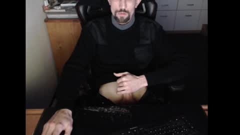 Snapshot of dermattes chatting on December 2024 03:36:02 PM dermattes online show from December 2024 03:36:02 PM