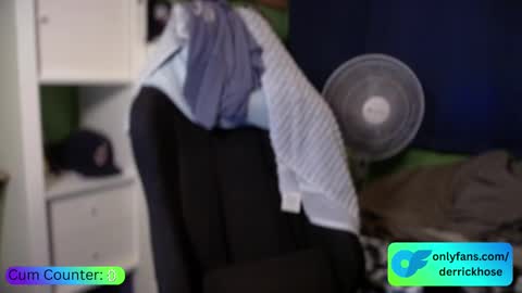 Snapshot of derrick_hose chatting on October 2025 04:48:02 PM Derrick Hose online show from October 2025 04:48:02 PM