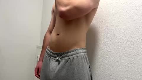 Snapshot of dertom_xxx chatting on November 2025 05:18:02 AM Tom online show from November 2025 05:18:02 AM