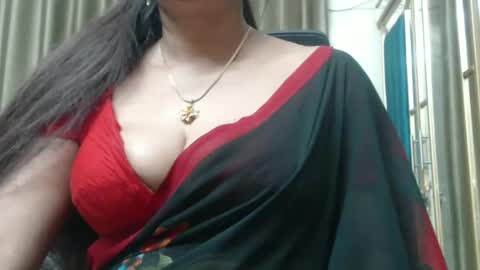 Snapshot of desimaisa130 chatting on December 2024 09:58:02 PM Maisa online show from December 2024 09:58:02 PM