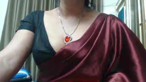 Snapshot of desimaisa130 chatting on December 2024 08:36:01 PM Maisa online show from December 2024 08:36:01 PM