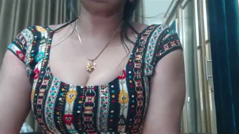 Snapshot of desimaisa130 chatting on January 2025 05:48:01 PM Maisa online show from January 2025 05:48:01 PM