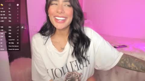 Sophie  online show from November 2025 12:32:01 AM