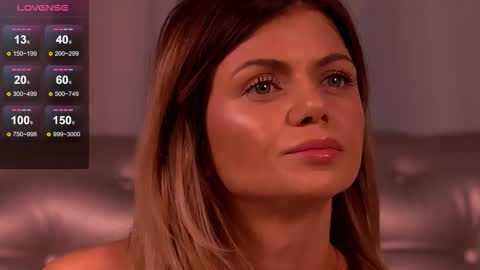 Mia online show from November 2025 06:03:01 AM