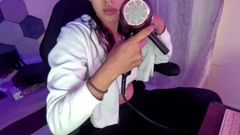 TORI AND MR. BEAR online show from November 2025 12:20:01 PM