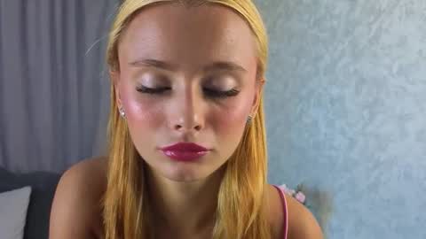 Willow online show from September 2025 06:35:02 AM