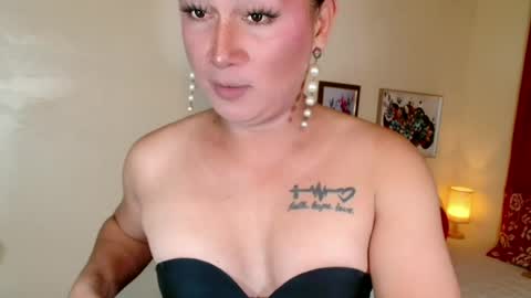Snapshot of destenierose chatting on June 2026 02:11:01 AM destenierose online show from June 2026 02:11:01 AM