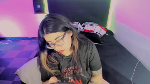 Snapshot of devilfox29 chatting on January 2025 02:15:01 AM  L I NA  online show from January 2025 02:15:01 AM