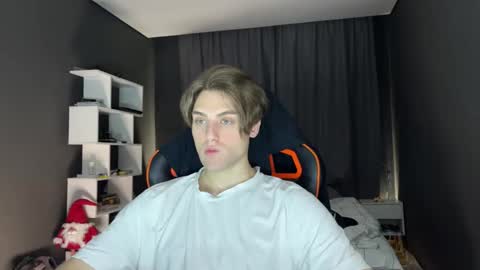 devilnut1 online show from November 2025 06:37:02 PM