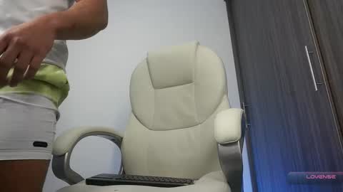 Devin Hunter online show from January 2026 01:33:01 AM