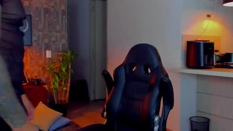 JULIAN online show from November 2025 12:24:02 AM