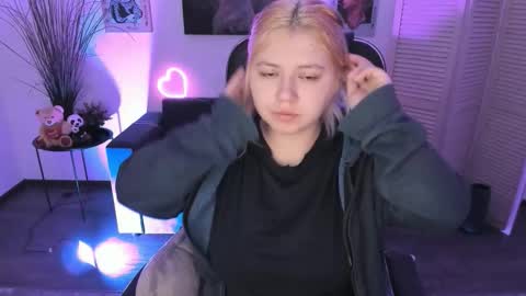 Dia online show from November 2025 07:46:02 PM