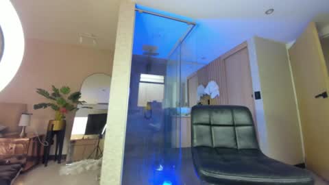 dianac1998 online show from April 2026 05:18:01 PM