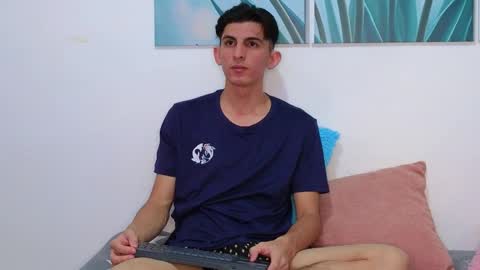 Ana  Leo online show from April 2026 02:04:02 PM