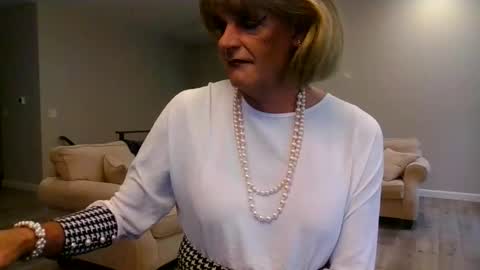 dianeheels online show from April 2026 02:00:02 PM