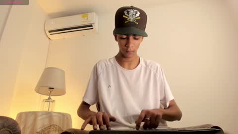 dikey_18 online show from January 2025 08:15:02 PM