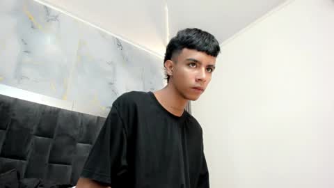 dikey_18 online show from January 2025 08:19:02 PM