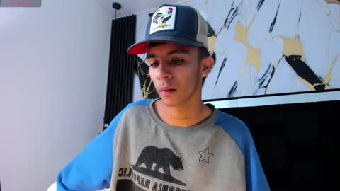 dikey_18 online show from February 2025 08:34:01 PM