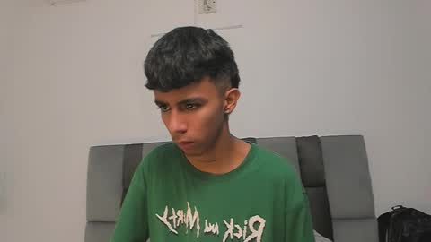 dikey_18 online show from February 2025 08:44:01 PM