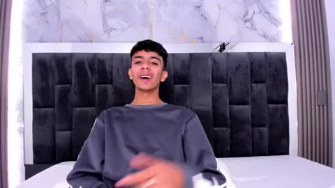 dikey_18 online show from March 2025 11:53:01 PM