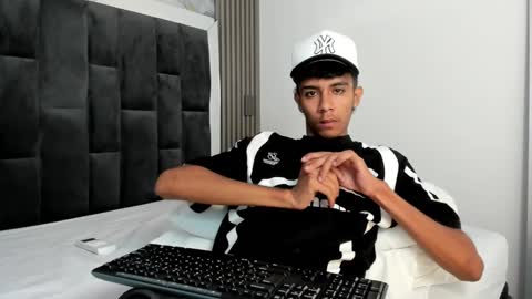 dikey_18 online show from March 2025 12:11:02 AM