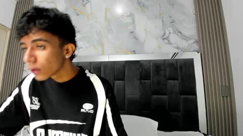 dikey_18 online show from September 2025 08:12:02 PM