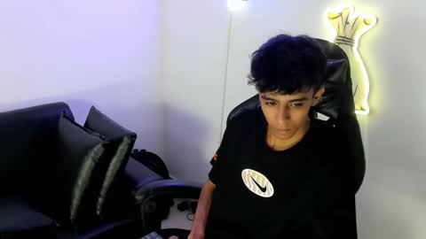 dikey_18 online show from October 2025 11:34:02 PM