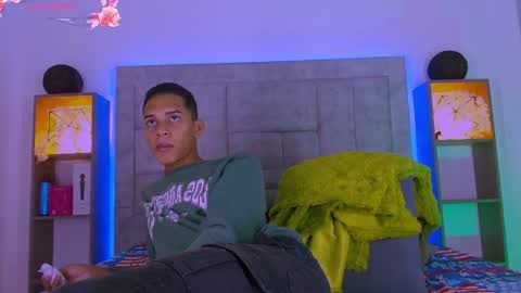 Dilan online show from December 2025 12:42:02 PM