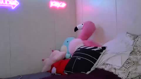 Snapshot of dimepiecexxx chatting on September 2025 03:40:01 AM Sofie online show from September 2025 03:40:01 AM