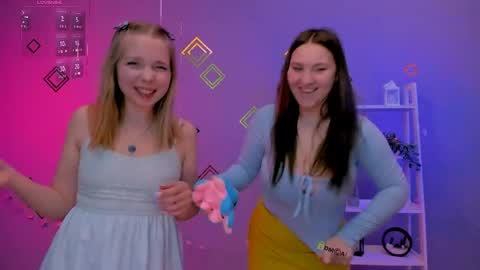 dina_bloom online show from April 2026 06:41:01 PM