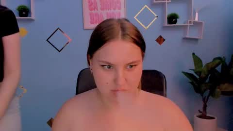 dina_bloom online show from July 2026 08:33:02 PM