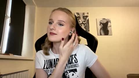 Snapshot of dinorahcoltman chatting on December 2025 09:07:01 AM Kate online show from December 2025 09:07:01 AM