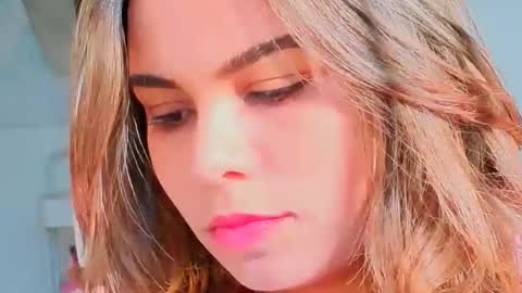 diosadeluniverso_ online show from December 2025 07:51:01 PM