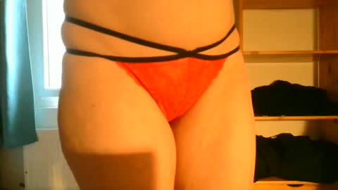 Snapshot of dirrty_girl_ chatting on October 2025 04:18:02 PM Shelly online show from October 2025 04:18:02 PM