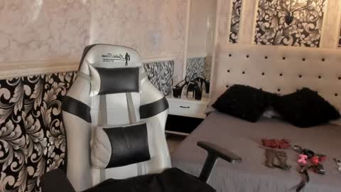 Violet online show from January 2025 08:50:02 PM