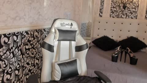 Violet online show from January 2025 08:32:01 PM