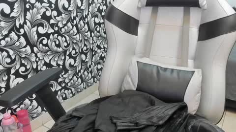 Violet online show from February 2025 12:29:01 AM