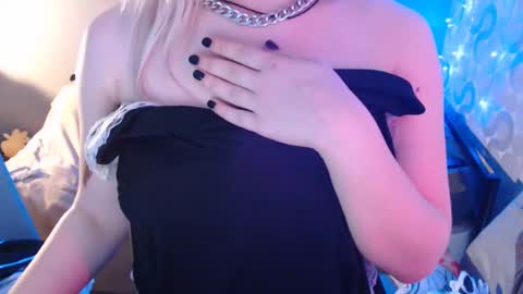 Snapshot of dirty_kiss69 chatting on February 2025 11:16:02 PM Dirty Kiss69 online show from February 2025 11:16:02 PM