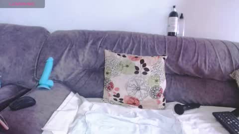 Snapshot of dirty_squirt_molly chatting on October 2025 02:06:02 PM molly online show from October 2025 02:06:02 PM