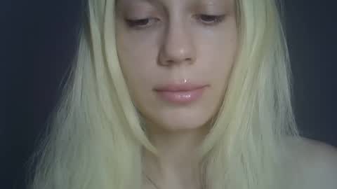 Snapshot of ditamilton chatting on April 2026 04:09:02 PM DitaMilton online show from April 2026 04:09:02 PM