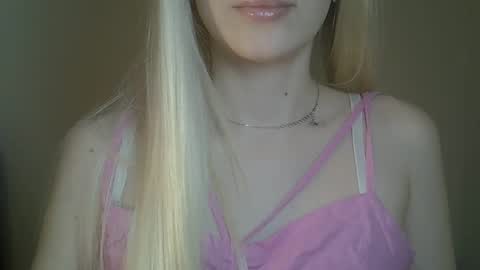Snapshot of ditamilton chatting on May 2026 08:04:04 PM DitaMilton online show from May 2026 08:04:04 PM