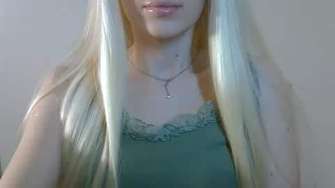 Snapshot of ditamilton chatting on July 2026 06:11:01 PM DitaMilton online show from July 2026 06:11:01 PM