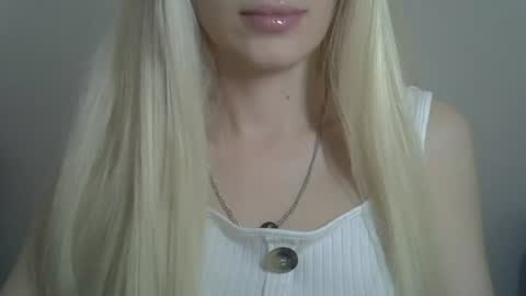Snapshot of ditamilton chatting on August 2026 04:10:02 PM DitaMilton online show from August 2026 04:10:02 PM